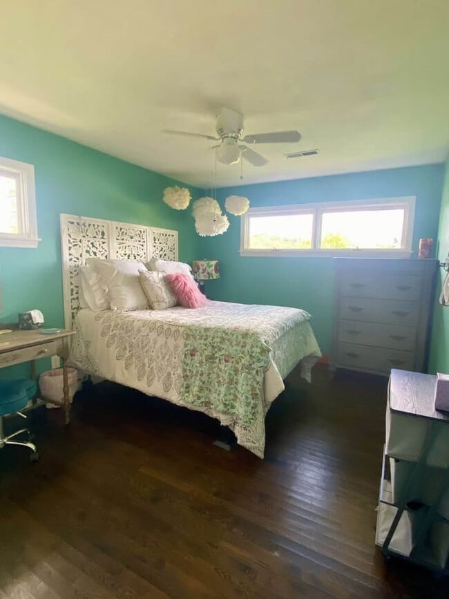 Building Photo - 4 Candlewood Knolls Rd