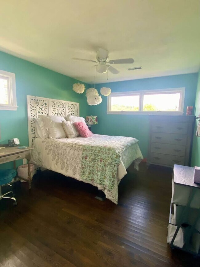 Foto del edificio - 4 Candlewood Knolls Rd