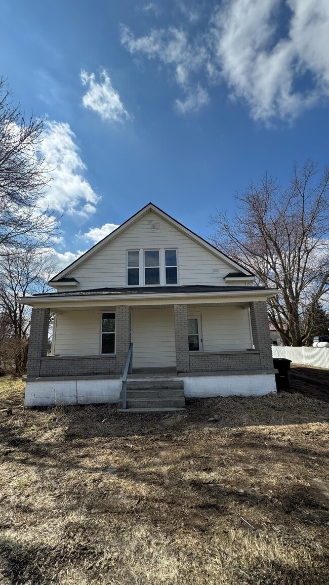 Building Photo - 1376 W Main St