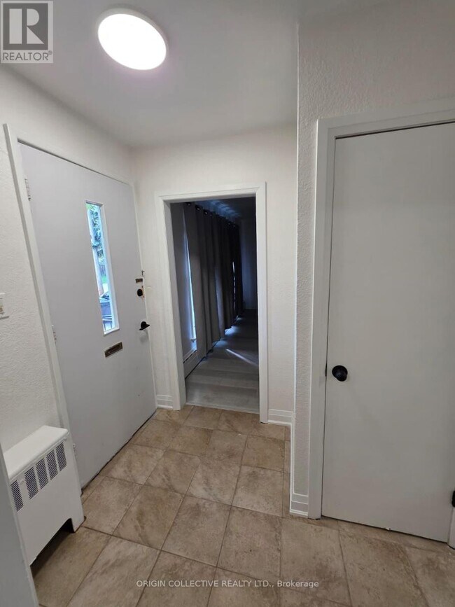 Building Photo - 32 Marchington Cir