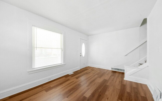 Foto del edificio - 2048 W 105th St