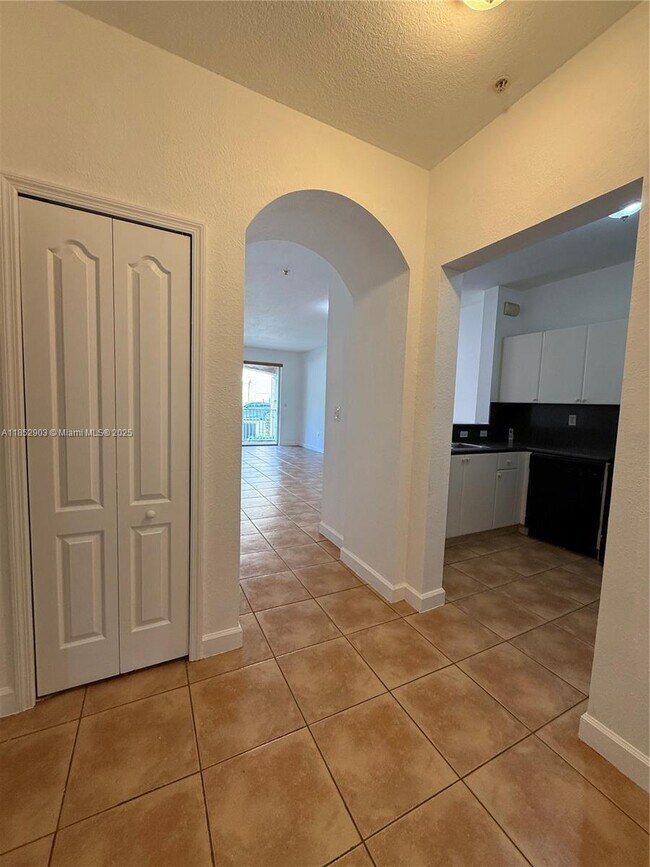 Foto del edificio - 7060 NW 177th St