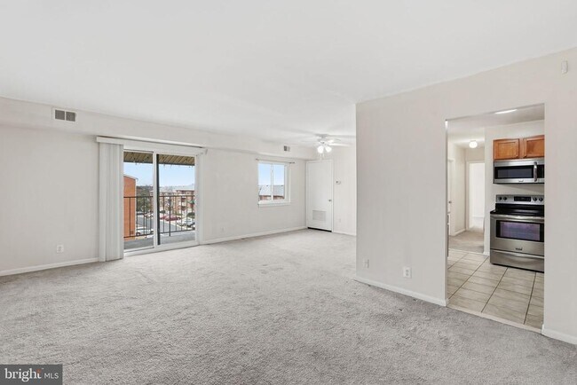 Foto del edificio - 6230 Edsall Rd