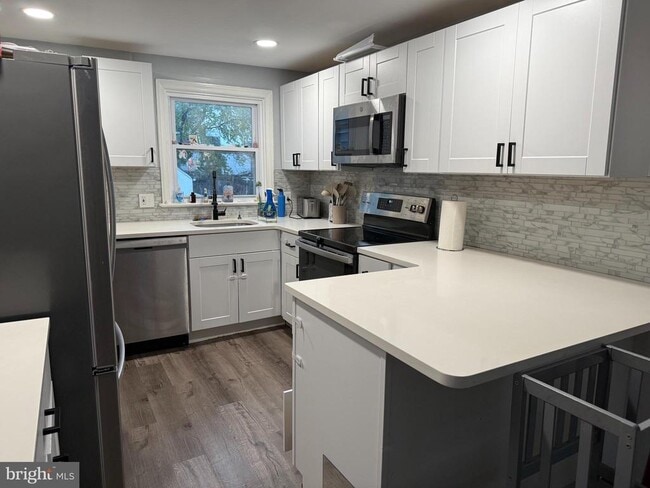 Building Photo - 4427 Terrace Ave