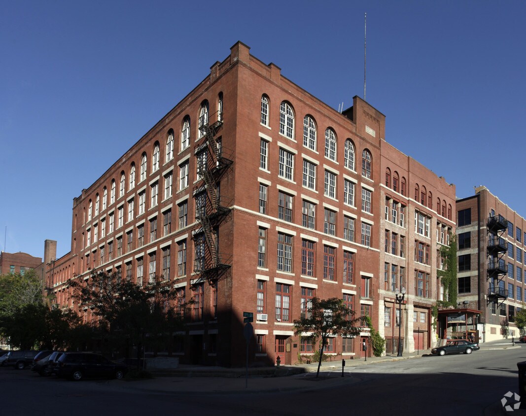 Building Photo - 614-616 S 11th St