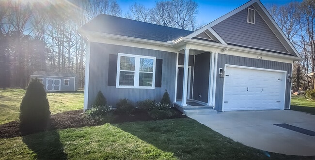 Building Photo - 1123 Fieldstone Rd