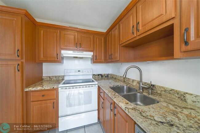 Foto del edificio - 2555 NE 11th St