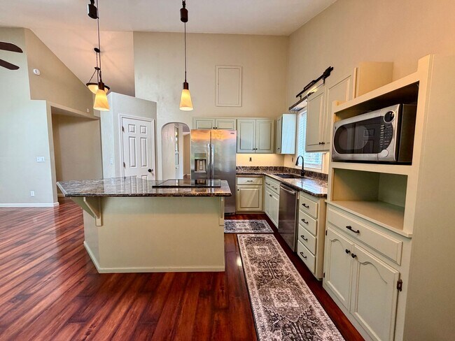 Foto del edificio - Spacious 3BD/2BA Santa Clara Home with Solar, RV Parking & Modern Amenities