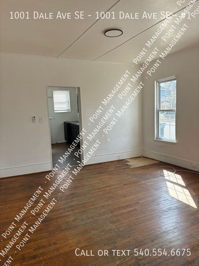 Building Photo - 1001 Dale Ave SE