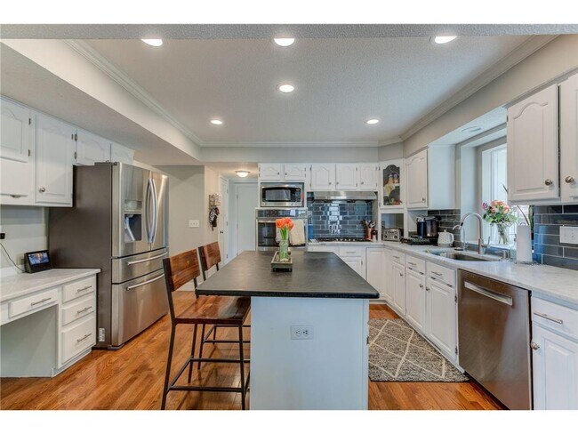 Building Photo - 1547 Bluebird Ln