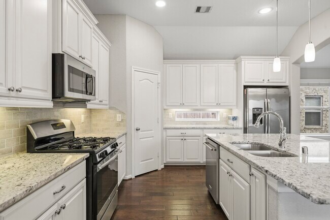 Foto del edificio - 217 Brookwood Park Ln