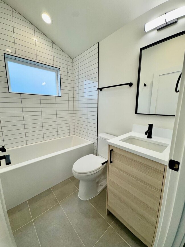 Building Photo - 2 Bedroom 2 Bathroom Greenwood New Construction!