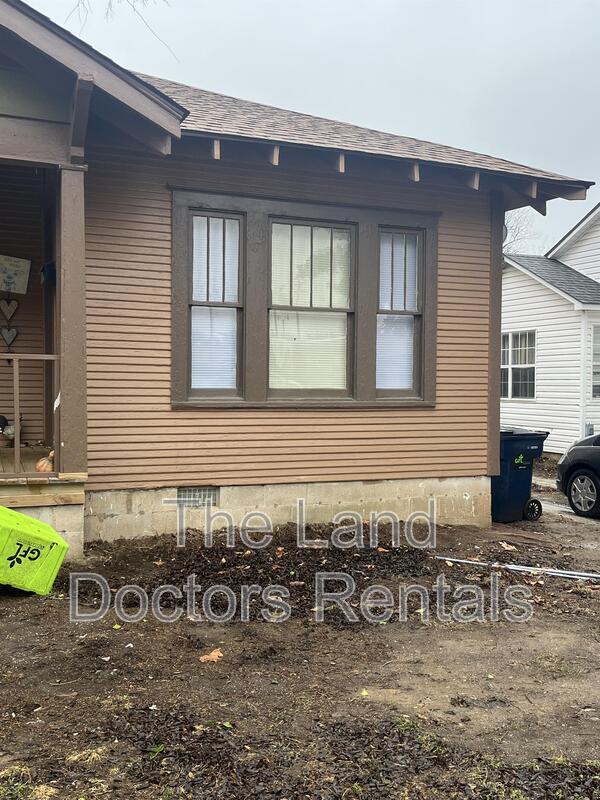 Foto principal - 815 E Main St