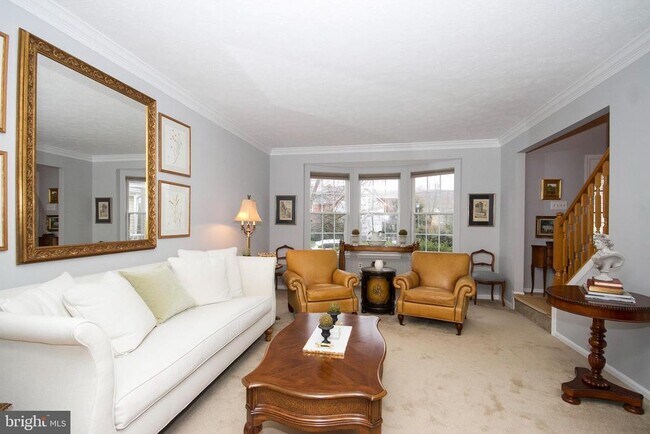 Foto del edificio - 1212 Walnut Wood Rd