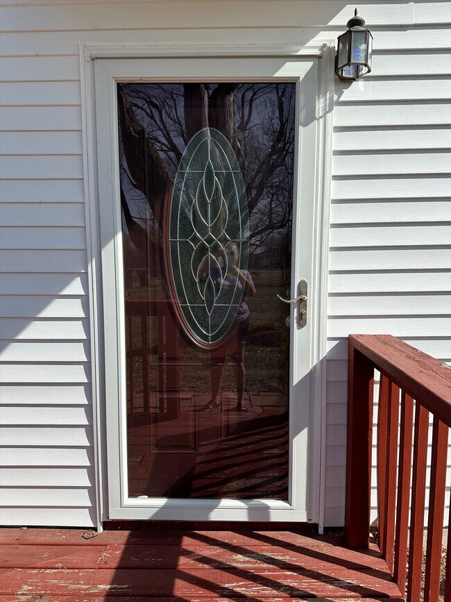 Private Entrance - 5601 S Rte K