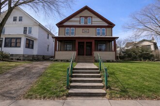 Building Photo - 427-429 N Dewey St