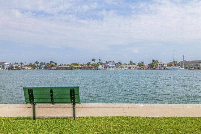 Foto del edificio - 400 64th Ave