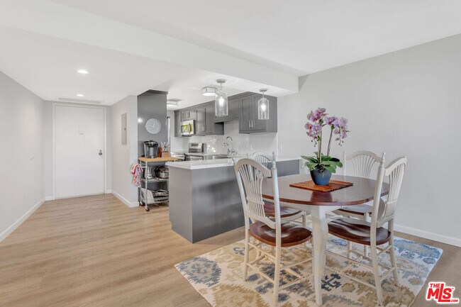 Foto del edificio - 4337 Marina City Dr