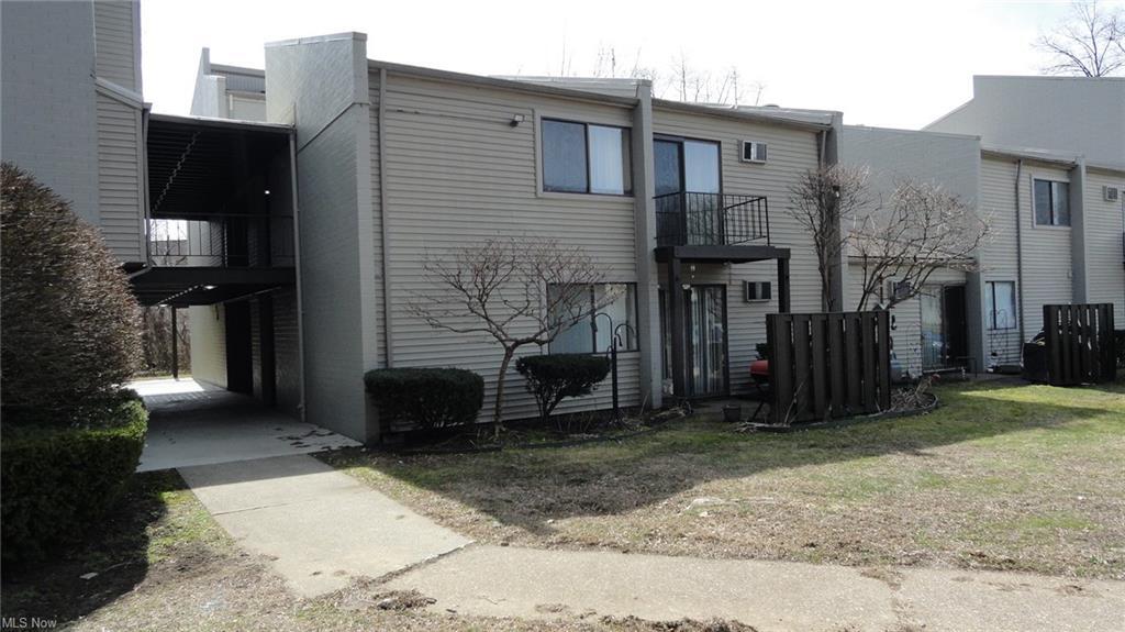 38430 North Ln Unit B204, Kirtland, OH 44094 Condo for Rent in