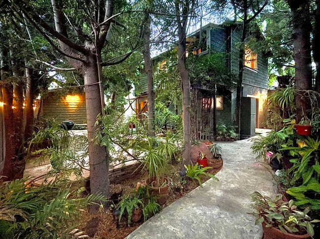 Building Photo - 3869 McLaughlin Ave