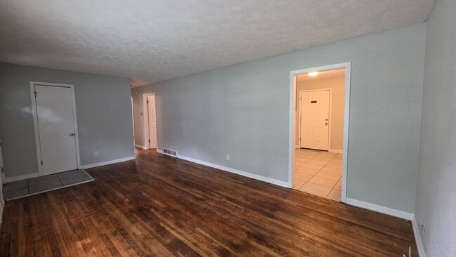 Foto del edificio - Beautiful 4 Bed, 2 Bath Home in Kansas City