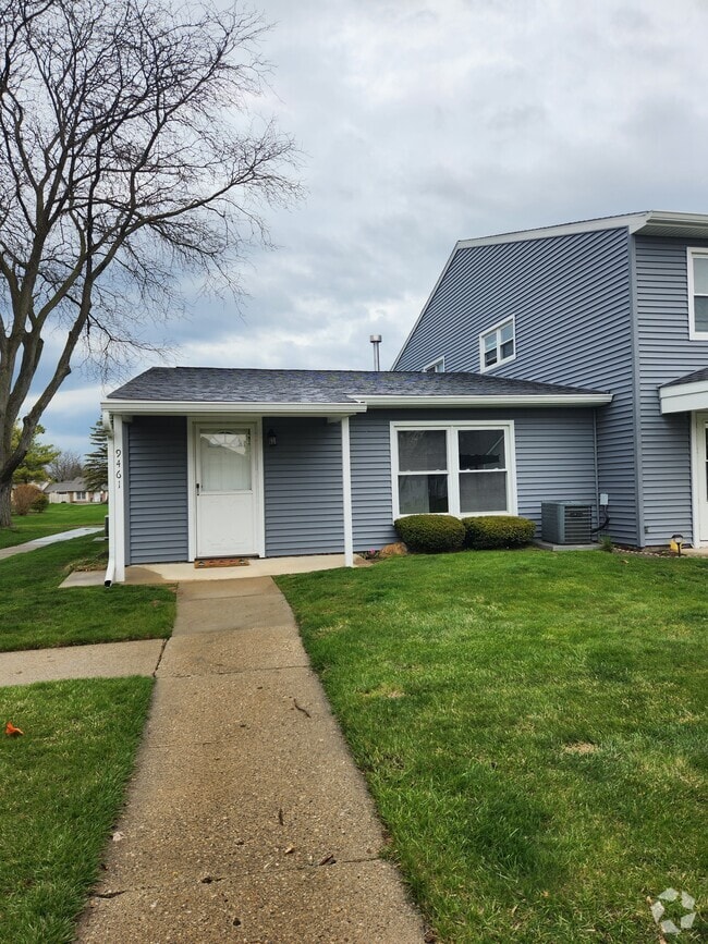 Building Photo - 9461 Parkwood N
