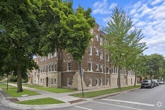 Building Photo - 3035 W Rosemont Ave