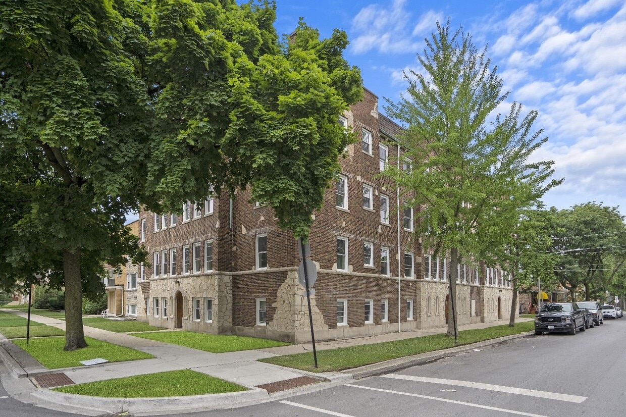 Primary Photo - 3035 W Rosemont Ave