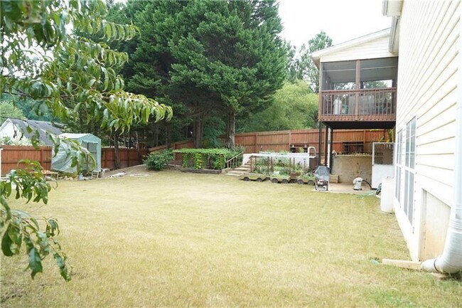 Building Photo - 580 Chandon Way
