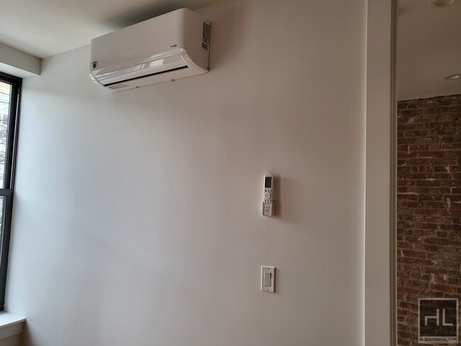 Building Photo - Luxury on Flatbush Ave