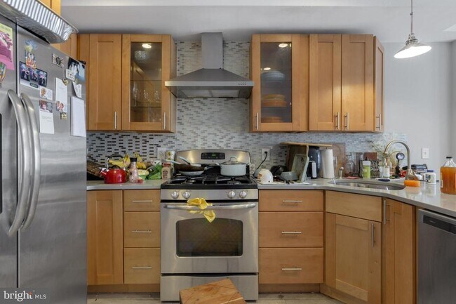 Foto del edificio - 530 E Girard Ave