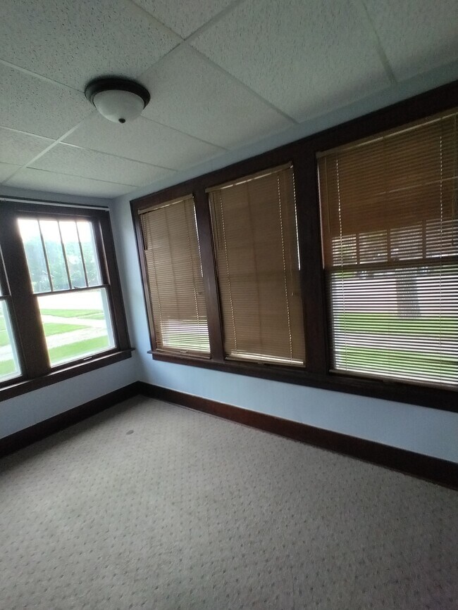 Foto del edificio - 303 6th Ave NE