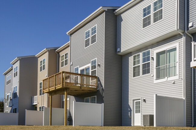 Building Photo - 107 Alderman Way