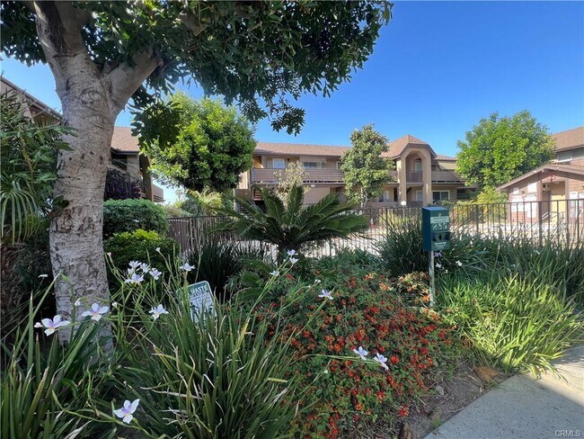 Building Photo - 14835 Sherman Way