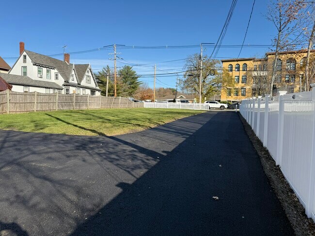 Entrada a la carretera principal - 86 Central St