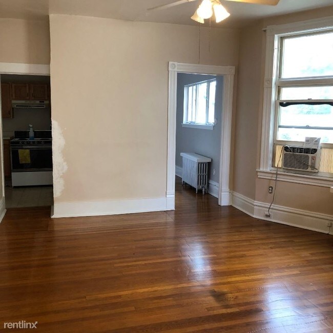Foto del edificio - 1 br, 1 bath Apartment - 304 Fisk Avenue