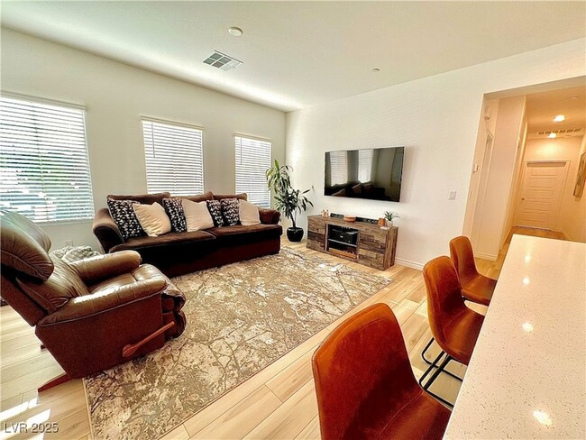Building Photo - 600 Carriage Hill Dr