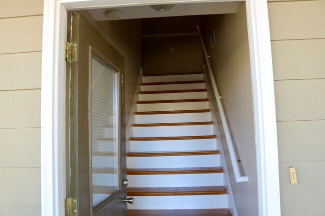 Building Photo - I Bedroom Studio Townhome in North Augusta!