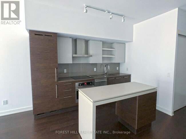 Photo du bâtiment - 1030 King St W