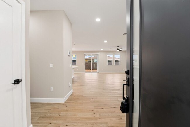 Foto del edificio - NO HOA! 2024 Build w/ RV Gate, Quartz Kitchen & 4 Spacious Bedrooms