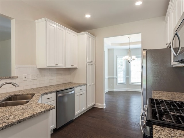 Building Photo - 102 White Ash Ln