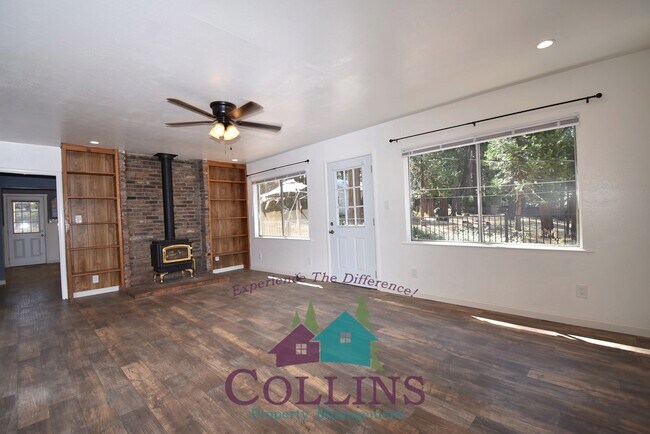 Building Photo - 11363 Cedar Ridge Dr