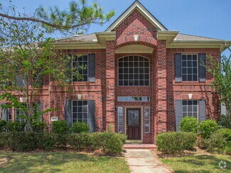 Building Photo - 3704 Pine Tree Dr