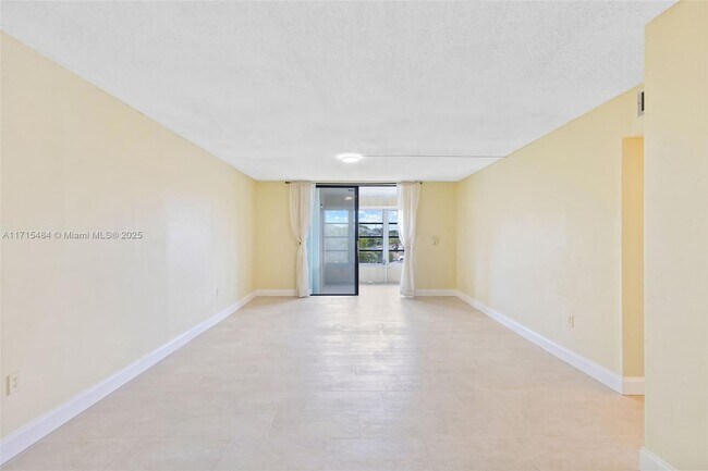 Foto del edificio - 2860 Somerset Dr