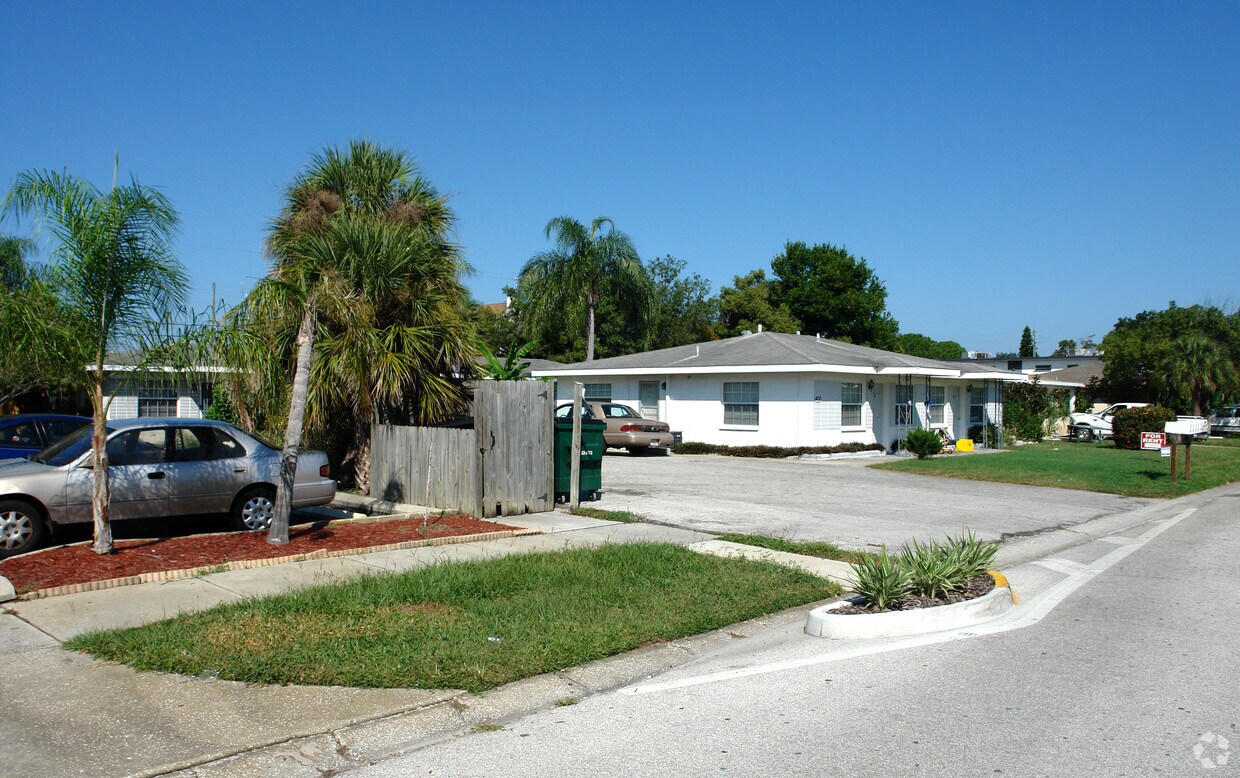 Primary Photo - 400 S Nimbus Ave