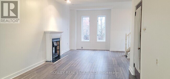 Building Photo - 31 Sword St