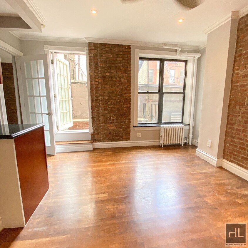 Building Photo - Mott Street