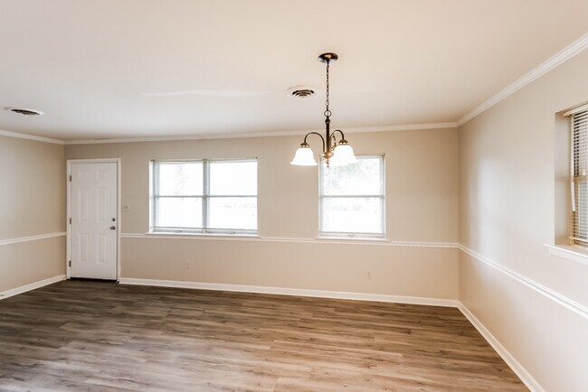 Foto del edificio - 311 Sterling Dr