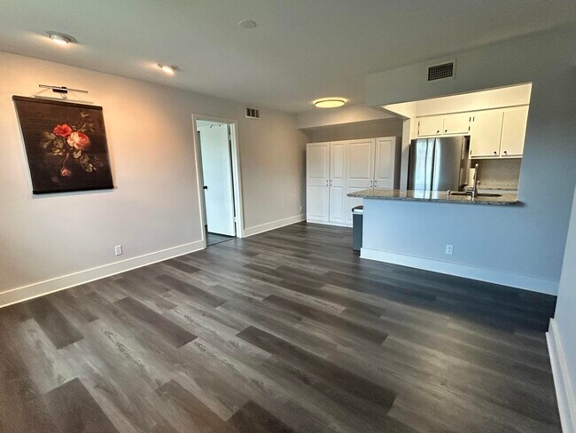 Foto del edificio - 7154 Golf Colony Ct