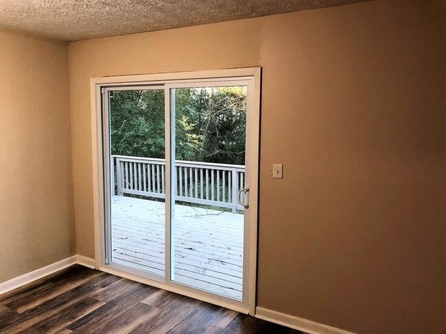 Building Photo - 121 Azalea Dr